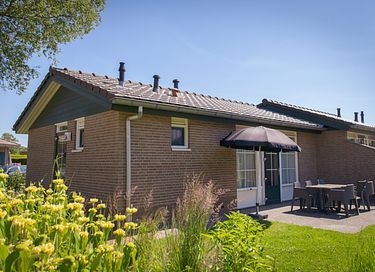 Cozy family bungalow on a recreational park