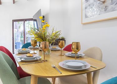 Large holiday home with private pool and garden - 16