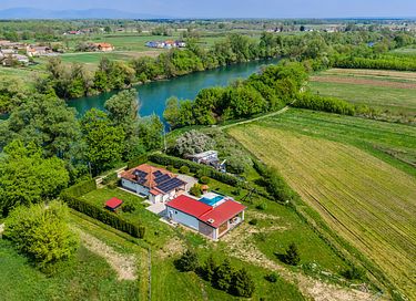 Waterfront villa with pool, sauna and jacuzzi - 8