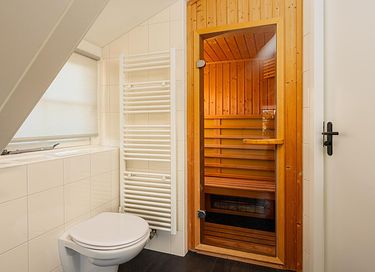 Familiehuis met grote tuin en sauna - 23