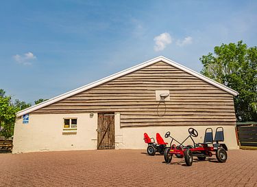 Grote en moderne boerderij (26p)  - 35