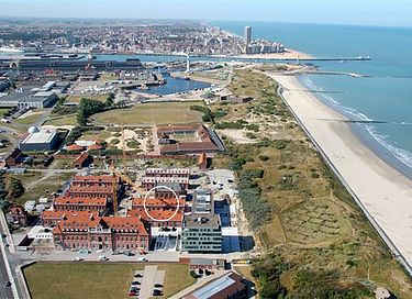 Aan het strand in een historisch ziekenhuis - 2