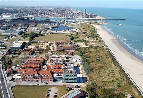 Aan het strand in een historisch ziekenhuis - 2