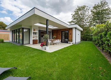 Vacation villa with sauna near the beach
