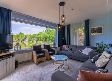 Ruime 8-persoons vakantiewoning aan het water - 5