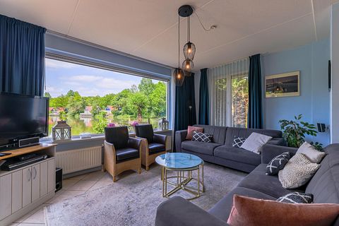 Ruime 8-persoons vakantiewoning aan het water - 5