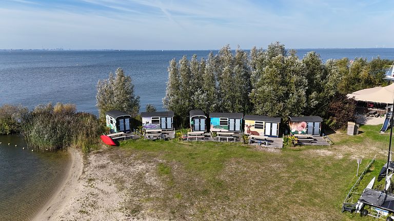Roulotte confortable au bord de l'eau et de la plage - 1