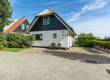 Child-friendly holiday home by the playground - 25