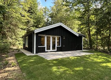 Cozy holiday home in the woods for 4 people