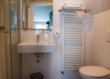 Hotel aan de gracht in historisch Dokkum - 19