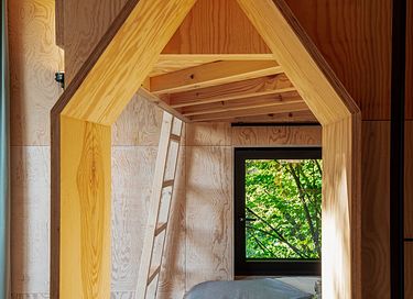 Baumhaus mit Sauna inmitten der Natur - 9