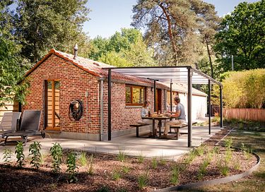 Chalet de bien-être confortable dans les bois