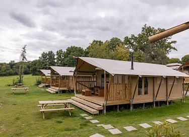 Belle tente de glamping dans la forêt en France - 3