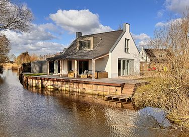 Waterfront holiday home and near the coast