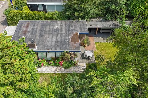 Bungalow with a covered patio in Zeeland - 2