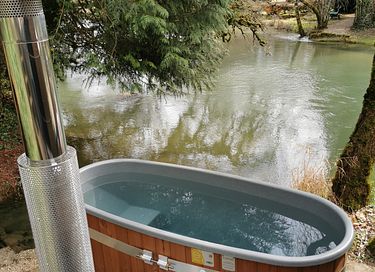 Tiny house with waterfront wellness - 3