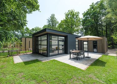 Waldvilla mit Terrasse in einem schönen Ferienpark