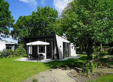 Modern vakantiehuis (6p) op bosrijk park