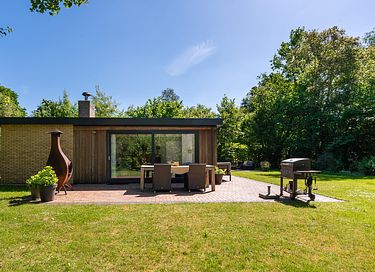 Sfeervol vakantiehuis nabij zwemmeer