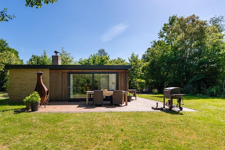Attractive holiday home near swimming lake - 1