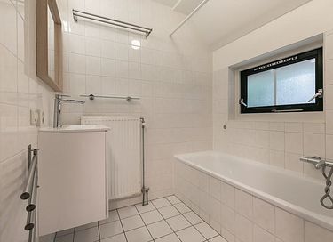 Bungalow with box bed for children - 17