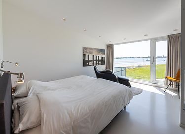 Vacation home overlooking a lake - 11