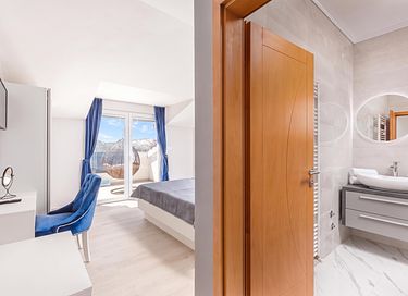 Spacious apartment with sea view and balcony - 32