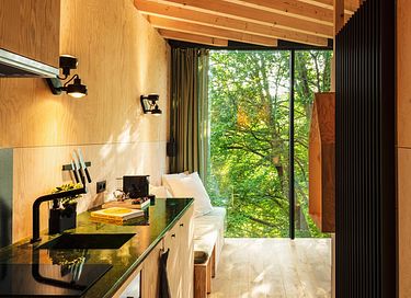 Baumhaus mit Sauna inmitten der Natur - 6