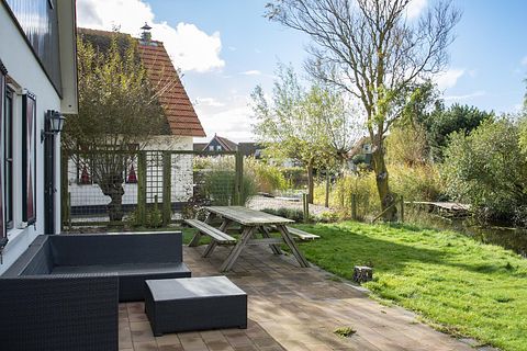Attractive vacation home with whirlpool - 2