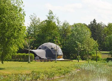 Large tent with panoramic view - 12