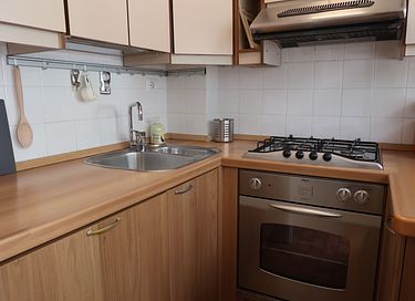 Groot vakantiehuis met uitzicht op een meer - 33