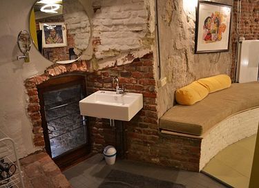 Family room in medieval tower - 9