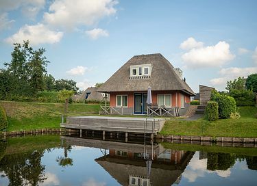 Vrijstaande 4-persoons bungalow aan het water