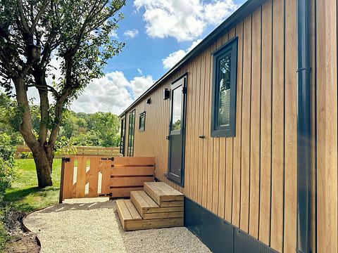 Chalet spacieux avec jardin et terrasse au bord de l'eau - 2