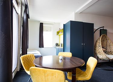 Hotel aan de gracht in historisch Dokkum - 6