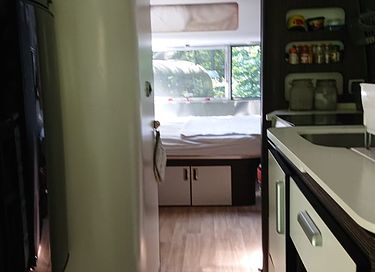 Authentieke Airstream caravan in het bos - 11
