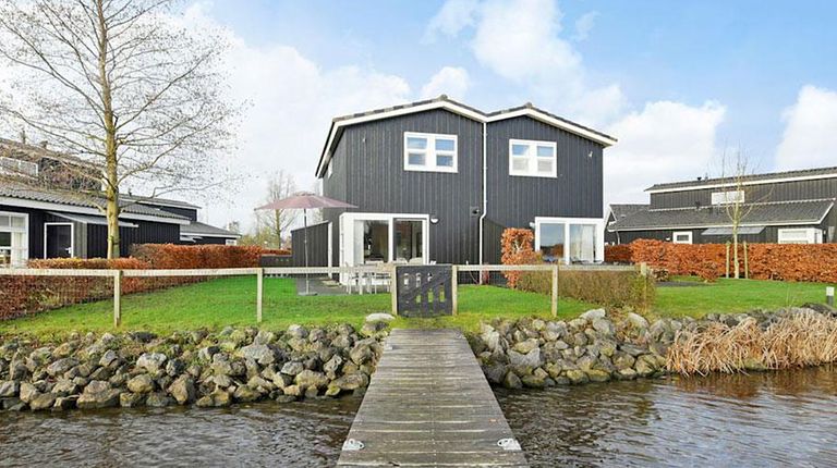 Sfeervol vakantiehuis aan meer in Friesland - 1