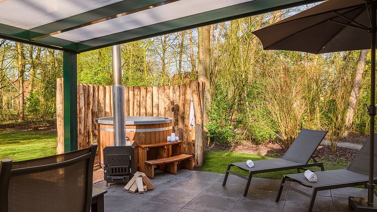 Wellness bungalow for 4 with sauna and hot tub - 1