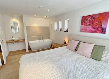 Ruime villa met zwembad, sauna en grote tuin - 15