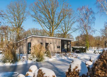 4-persoons lodge met een terras aan het water - 16
