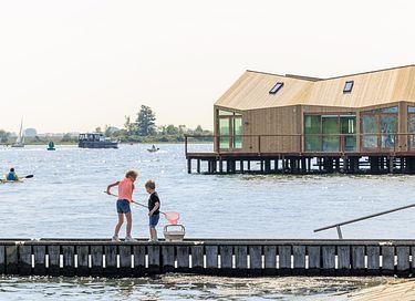 Unique holiday home on the water - 17