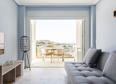 Modern apartment by the sea with pool view - 11