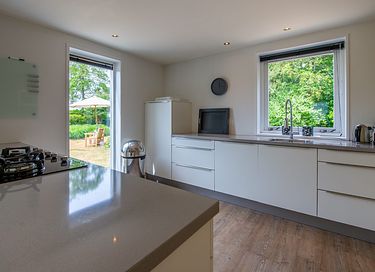 Detached villa with fenced garden - 25