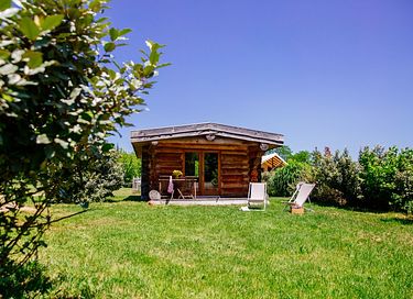 Rugged log cabin near Bordeaux, France - 7