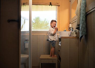 Grande tente safari dans un camping familial - 3