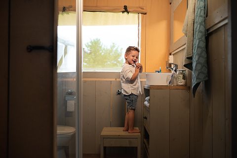 Grande tente safari dans un camping familial - 3