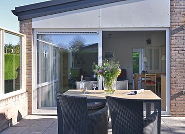 Bungalow by a beautiful lake in Zeeland (6p)
