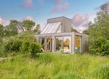Unique cabin in Amsterdam with a hot tub - 1