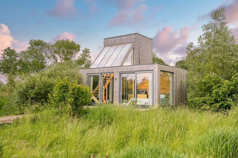 Unique cabin in Amsterdam with a hot tub - 1