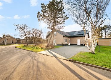 Modern house with bath close to the sea - 35